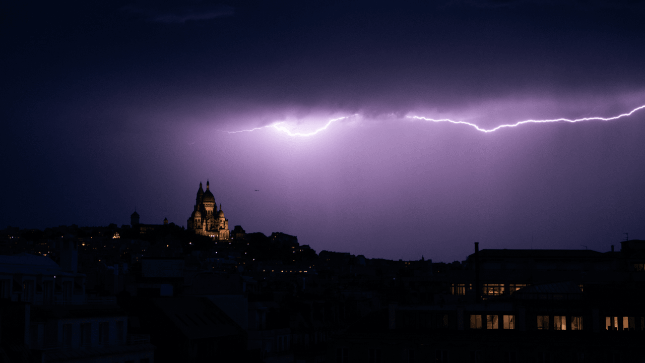 2 doden, 17 gewonden en meer dan 100.000 huizen zonder stroom door hevig onweer in Frankrijk